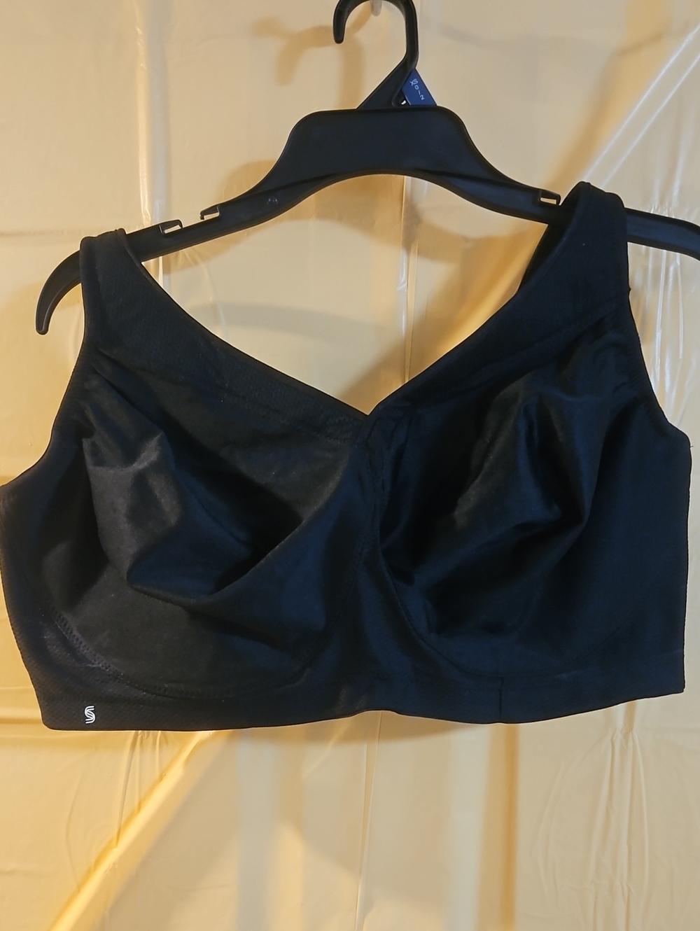 GLAMORISE SPORTS BRA: Style 1006: BLACK: NEW WITHOUT TAGS: SIZE 42H